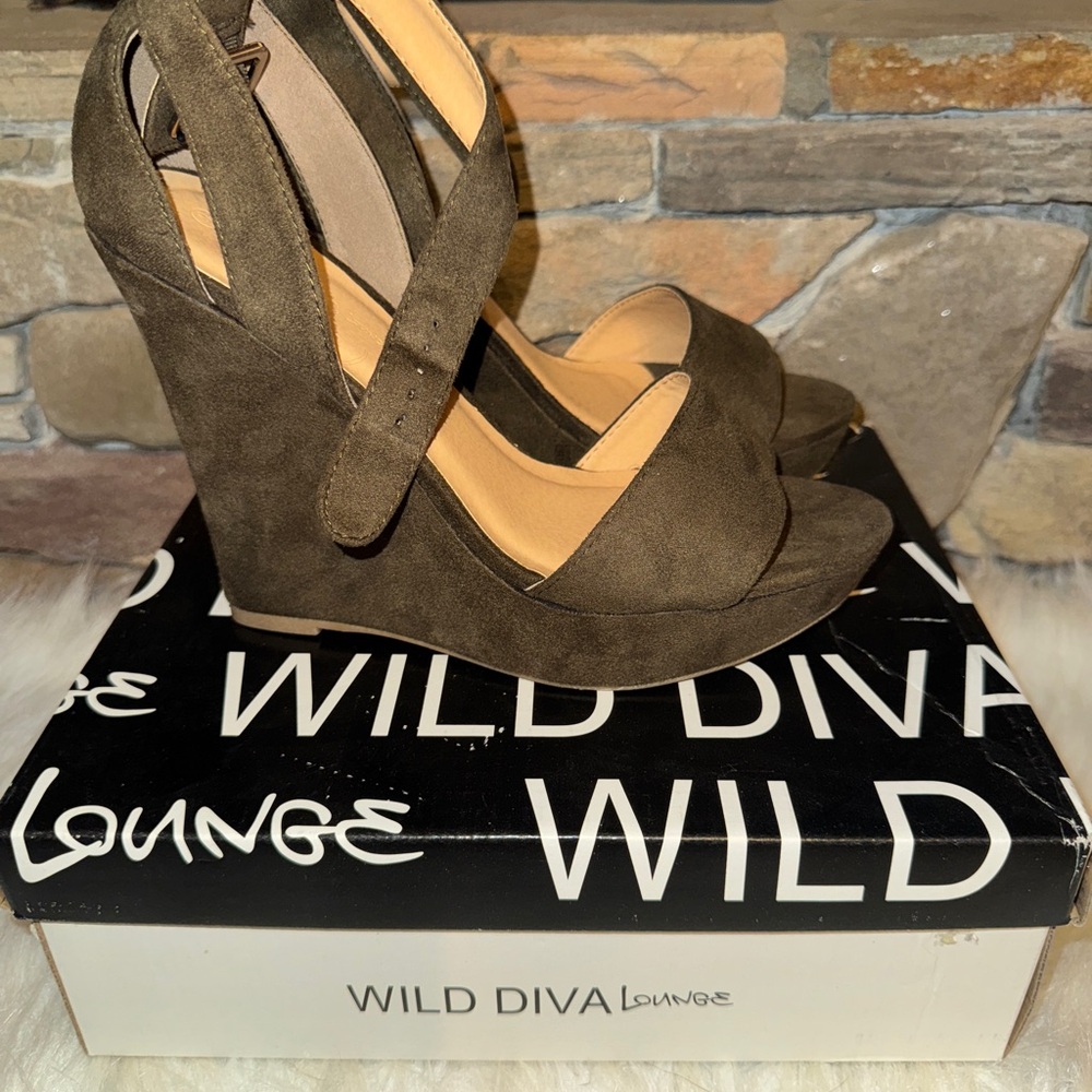 DIVA Lounge Olive Wedge Sandals